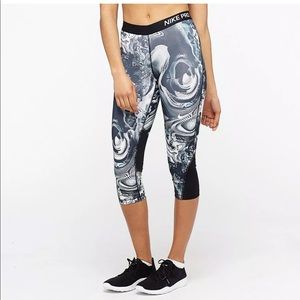Nike Pro Training Capri NWT sz XS